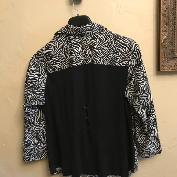 Signature by Larry Levine Women’s blouse - Picture 3 of 5